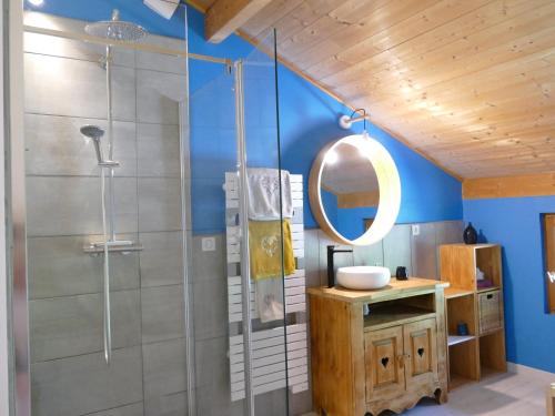 Ένα μπάνιο στο Chambre d'hôtes à la Chèvrerie de Saint Michel