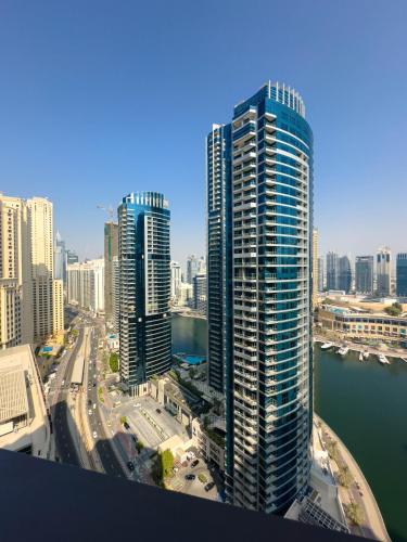 Luxury 1BR - Pool, Gym, Marine View, 24th Floor