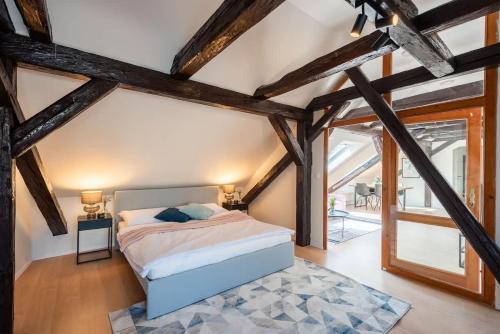 Wonderful Romantic Old Town Apt