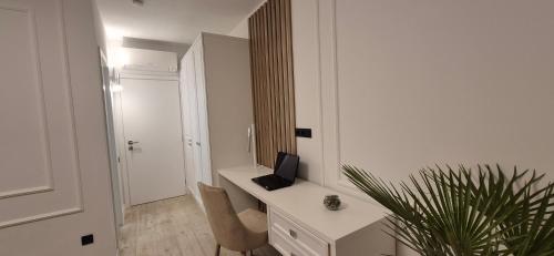 a room with a desk with a computer on it at Anita's Mansion in Gattendorf