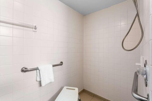 Ένα μπάνιο στο Comfort Inn Red Horse Frederick