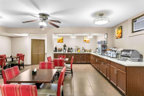 Η κουζίνα ή μικρή κουζίνα στο Comfort Inn Red Horse Frederick