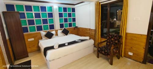 Postel nebo postele na pokoji v ubytování The Jacks Hilltop Resort Kodai