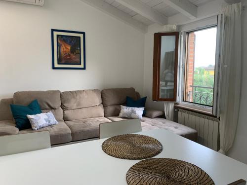 a living room with a couch and a table at Oasi del Po in Monticelli dʼOngina