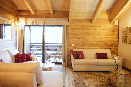 a living room with two couches and a table at SKYWAY LOFT - Agenzia Dolomiti Affitti in Cavalese