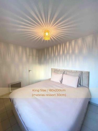 Photo de la galerie de l'établissement ALYA - Parking Privé Gratuit, à Marseille