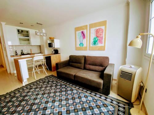 Alfredo L Jones Atico