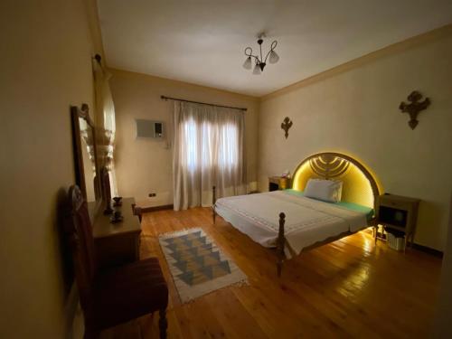 Queen room in Elite home