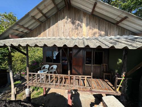 Balkoni atau teres di Char Bungalows