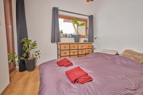 Кровать или кровати в номере Panoramic 2 Bedroom Cabin Retreat Japanese Style