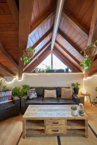 Panoramic 2 Bedroom Cabin Retreat Japanese Style