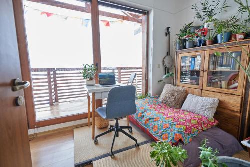 Гостиная зона в Panoramic 2 Bedroom Cabin Retreat Japanese Style