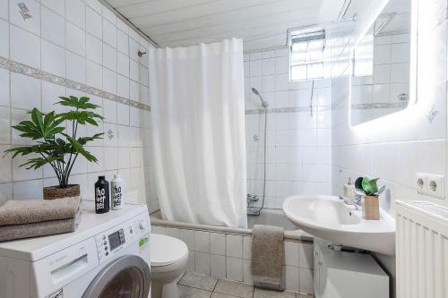 Koupelna v ubytování Chic 4 Room Apartment in Mannheim