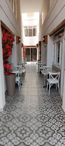 Un restaurante o sitio para comer en PRUVA İNN HoTEL