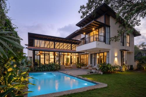 Πισίνα στο ή κοντά στο LohonoStays Villa Siena A