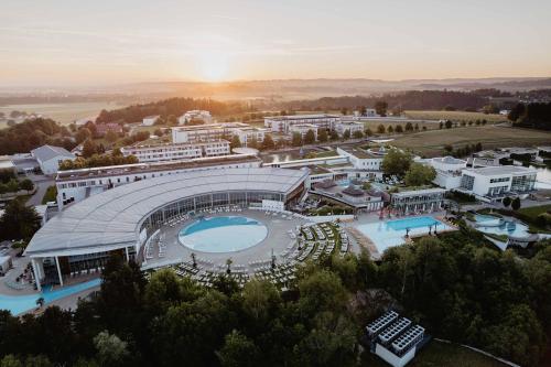 Bazén v ubytovaní Spa Resort Geinberg alebo v jeho blízkosti