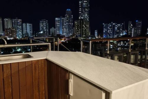 Gallery image of Surfers Paradise Penthouse & Rooftop with city views in Gold Coast