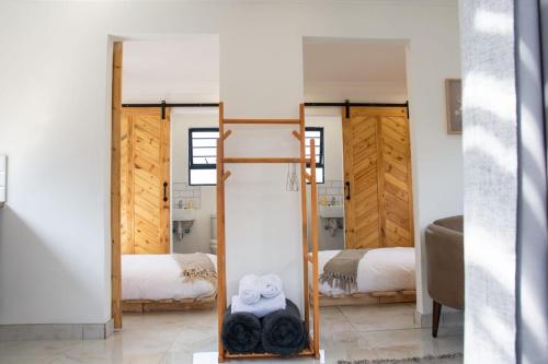 a mirror in a room with two beds at Cozy Box Haus in Graskop