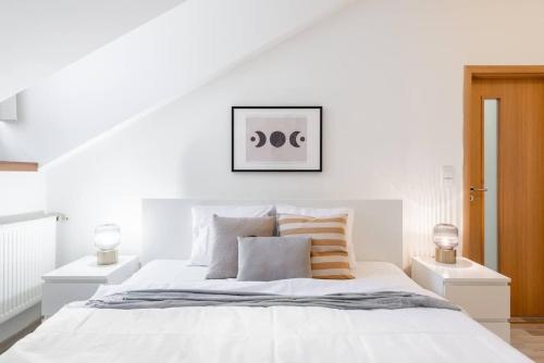 Elegant 4-Guest Retreat near Old Town