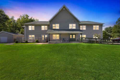 a large house with a large yard with green grass at Green Goose Lodge in Waterford