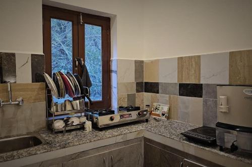 ครัวหรือมุมครัวของ 3 Bedroom Farm Stay Near Leh Market