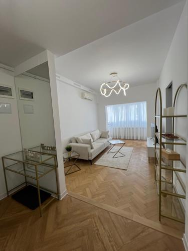 Una cama o camas en una habitación de Bucharest City Center Apt Victoriei St