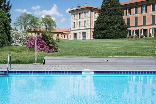 Bazén v ubytování Hotel Villa Borghi nebo v jeho okolí