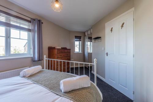 Una cama o camas en una habitación de Dee View Executive Stay