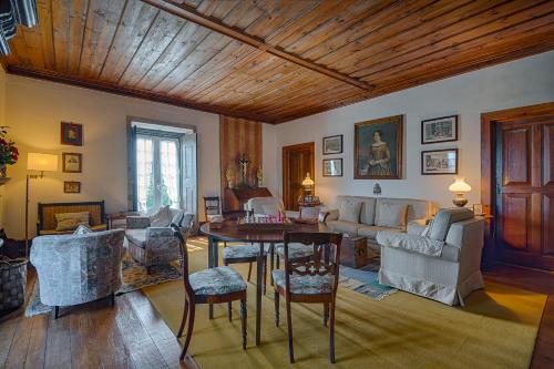a living room with a table and chairs at Paço de Lanheses - Turismo de Habitação in Lanheses