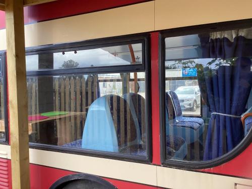 テインにあるArchie The Double Decker Busのギャラリーの写真