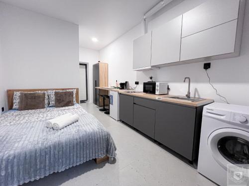 Ένα ή περισσότερα κρεβάτια σε δωμάτιο στο RentHouse Apartments NanoFlat #4