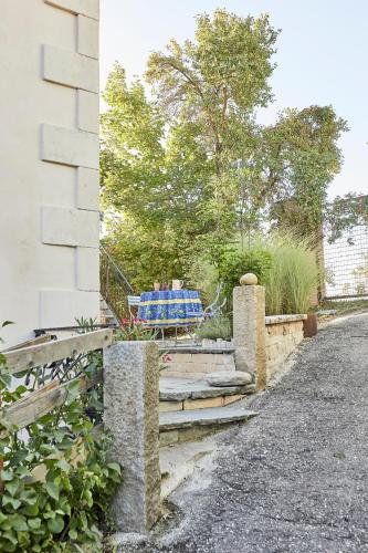 a blue bench sitting on the side of a house at Casa Di Pietra in Maria Saal