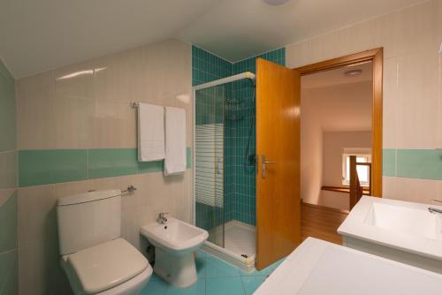 a bathroom with a toilet and a sink at Casa Amarela - Serra da Estrela Portugal in Verdelhos