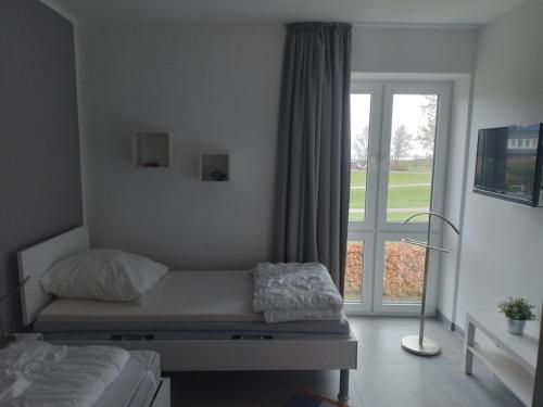 Postel nebo postele na pokoji v ubytování watn Meerblick-Nordseepark Dangast, 2Schlafzimmer,2Bäder,Kamin,Parkplatz