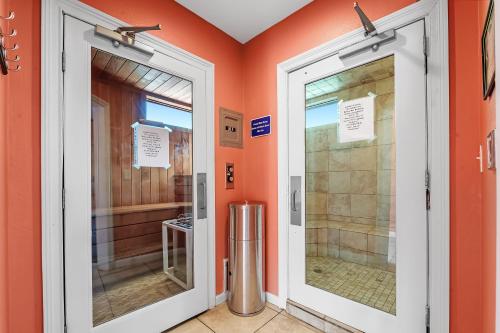 Et badeværelse på Purple Paradise