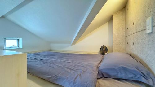 Ένα ή περισσότερα κρεβάτια σε δωμάτιο στο Tokyo Sakura hotel