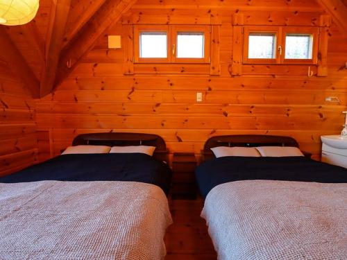 Katil atau katil-katil dalam bilik di Atami Ocean View Log House with Hot spring