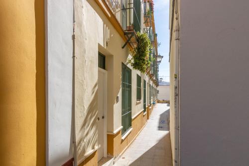 Bordador Central Courtyard by Valcambre