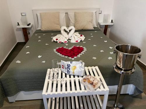 a bedroom with a bed with a heart pattern on it at Casa vacanze green house in Terrasini