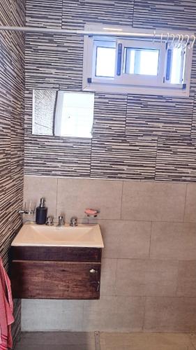 a bathroom with a sink and a window at Casa Tulia 2 estadio único in La Plata