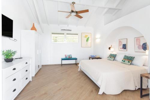 Ένα ή περισσότερα κρεβάτια σε δωμάτιο στο Villa Mallory, 3 bedrooms, private pool and ocean view