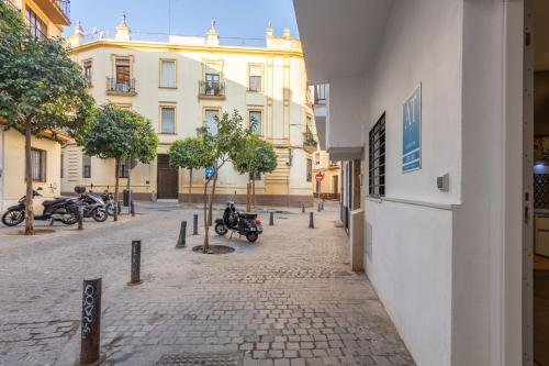 Nine O´Clock Castellar by Valcambre