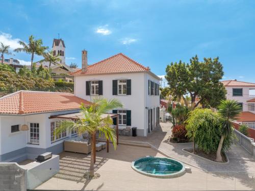 an image of a house with a swimming pool at Casa Trollis by Holiday Rental Madeira in Funchal