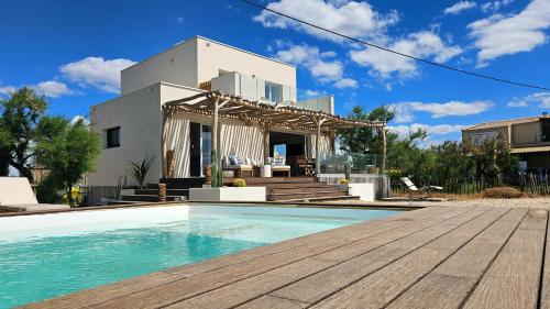 Unique en front de mer! Villa Astrea et sa piscine