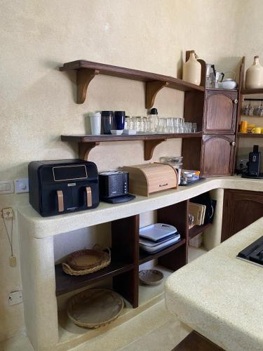 Dapur atau dapur kecil di Villa SeaRender - A luxury Swahili-style home