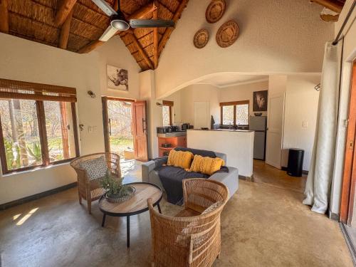 Cucina o angolo cottura di Raptors Lodge - NXALATI