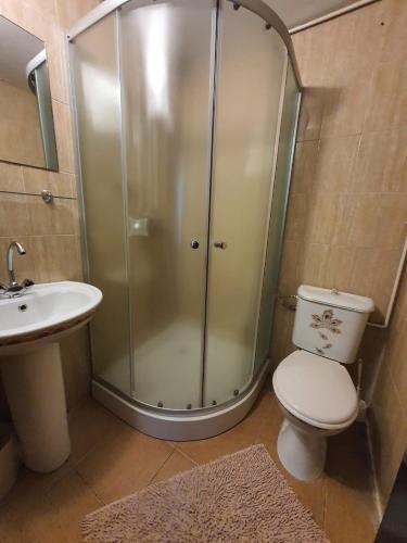 Bilik mandi di Vila Eden