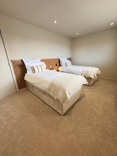 a bedroom with two beds in a room at Relax & unwind in Fraserburgh