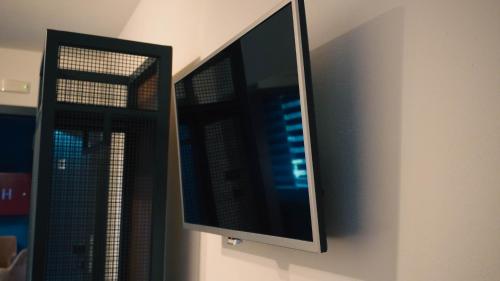 a flat screen tv hanging on a wall at IB Oil doo Restoran s prenoćištem in Cazin