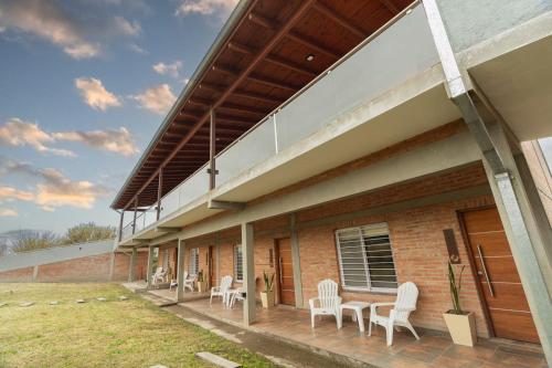 a patio with chairs and a table on a building at Apart de Sierras in Nono